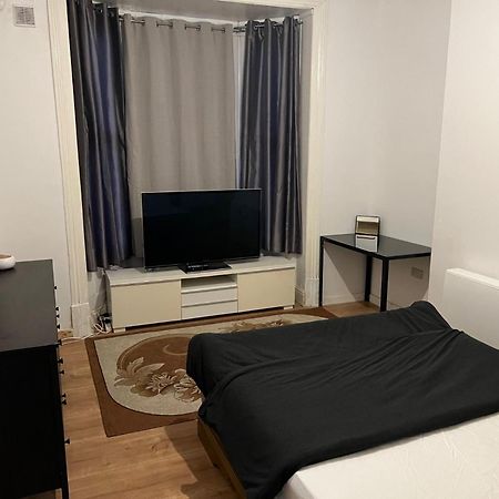 New Flat, Own Bathroom, Sitting Room & Large Bedroom - Walsall Bescot Bagian luar foto