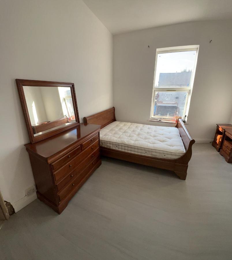 New Flat, Own Bathroom, Sitting Room & Large Bedroom - Walsall Bescot Bagian luar foto