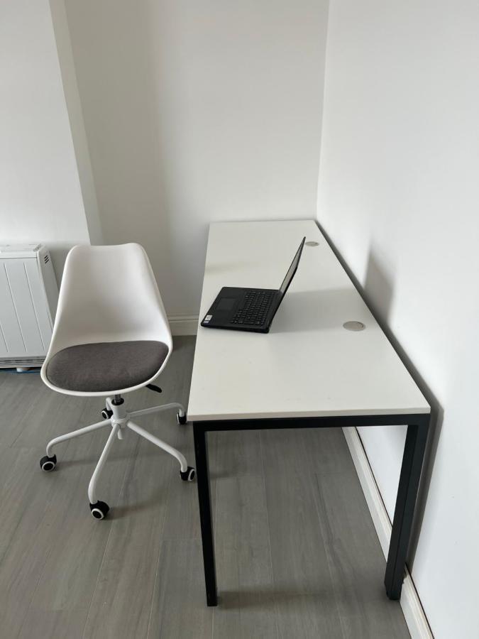 New Flat, Own Bathroom, Sitting Room & Large Bedroom - Walsall Bescot Bagian luar foto
