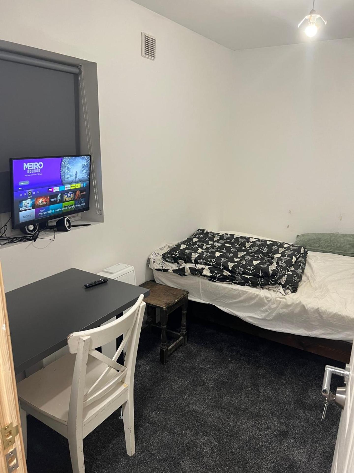 New Flat, Own Bathroom, Sitting Room & Large Bedroom - Walsall Bescot Bagian luar foto