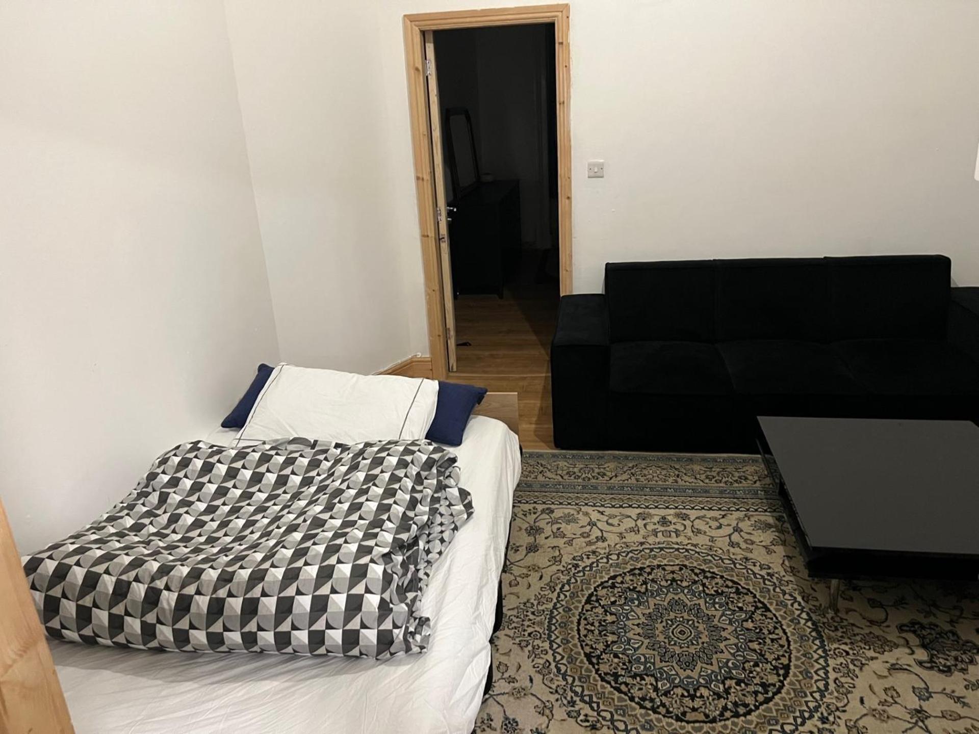 New Flat, Own Bathroom, Sitting Room & Large Bedroom - Walsall Bescot Bagian luar foto